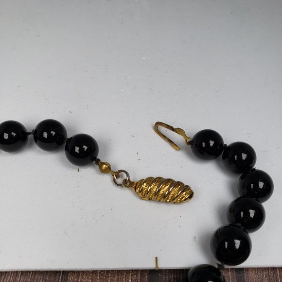 Black heart necklace w/charcoal & black beads - Picture 10 of 11